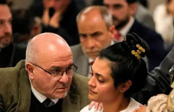 La enfermera Brenda Cecilia Agüero durante una audiencia judicial en Argentina. FOTO: AFP