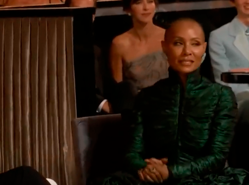 El gesto de Jada Pinkett expresa su hastío con este tipo de comentarios. Foto: pantallazo del video en redes.