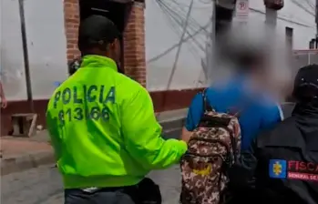 El hombre fue capturado en plena calle de Santa Fe de Antioquia. FOTO: CORTESÍA POLICÍA