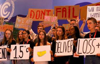 “Jóvenes activistas de la sociedad civil envían un mensaje a los negociadores en el centro de conferencias de la COP27”. Foto: ONU.