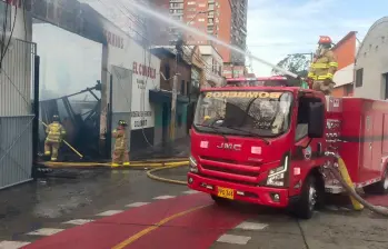 El incendio se presentó en el depósito de maderas y aserríos El Congolo, del municipio de Bello. Foto: Cortesía