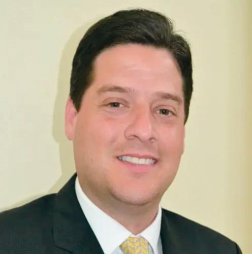 Los que le hablan al oído a Abelardo: el coro duro tras Salvación Nacional