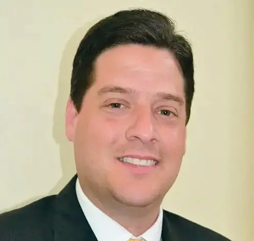 Los que le hablan al oído a Abelardo: el coro duro tras Salvación Nacional