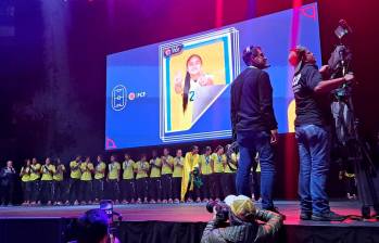 La Selección Colombia sub-17 femenina recibió un reconocimiento por parte de los patrocinadores y los aficionados que llegaron al Movistar Arena para celebrar juntos el subtítulo del Mundial. FOTO: CORTESÍA MOVISTAR