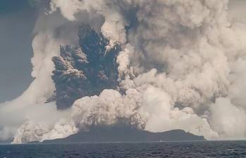 El volcán submarino erupcionó cerca de Tonga, provocando poniendo alerta a Chile, Ecuador y otros FOTO Servicio Geológico de Tonga