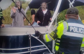 Los turistas que fueron rescatados en el embalse de Guatapé duraron casi un día a la deriva. Foto: Cortesía