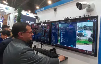 El perro robot, presentado por la empresa Iatech Robotics, tiene un valor aproximado de $105 millones de pesos (más IVA).