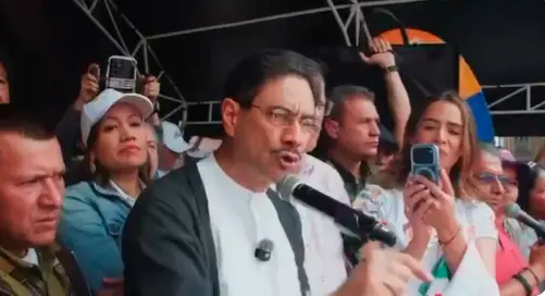 Iván Cepeda intervino en la Plaza de Bolívar durante las marchas del Día del Trabajo, donde lanzó críticas directas a Paloma Valencia. FOTO: CAPTURA DE PANTALLA X