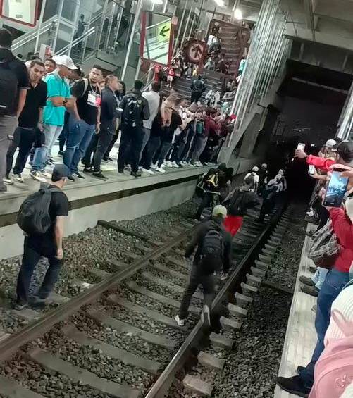 ¡Pilas que la incultura en el metro se vuelve costumbre!