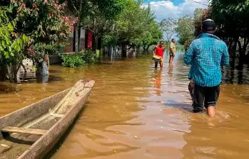 La Contraloría General advirtió que, pese al recaudo de $7,59 billones para atender la emergencia climática, los recursos aún no se reflejan en inversiones ni pagos efectivos en los sectores responsables. FOTO: AFP
