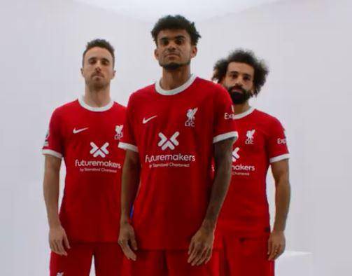 Luis Díaz junto a Diego Jota y Mohamed Salah. FOTO PANTALLAZO TOMADA DE X