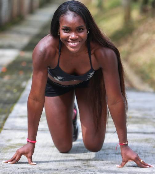 Tras derribar una marca mítica con un registro de 11,17 segundos, la velocista María Camila Maturana apunta ahora a los grandes escenarios de Europa. Se entrena por estos días en la Universidad de Antioquia. FOTO Manuel Saldarriaga