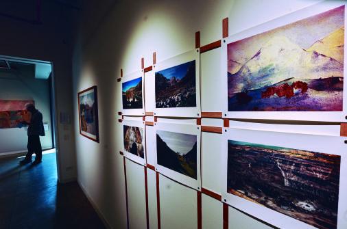 En Policroma se encuentran disponibles las exposiciones <i>Escuchar con los ojos</i> y <i>El anhelo de que un extraño sonido haga un poema</i>. FOTO<b> Manuel Saldarriaga</b>