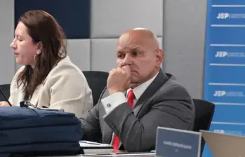 Representantes de víctimas y el Ministerio Público solicitaron la verificación de sus compromisos ante la jurisdicción. FOTO: JEP