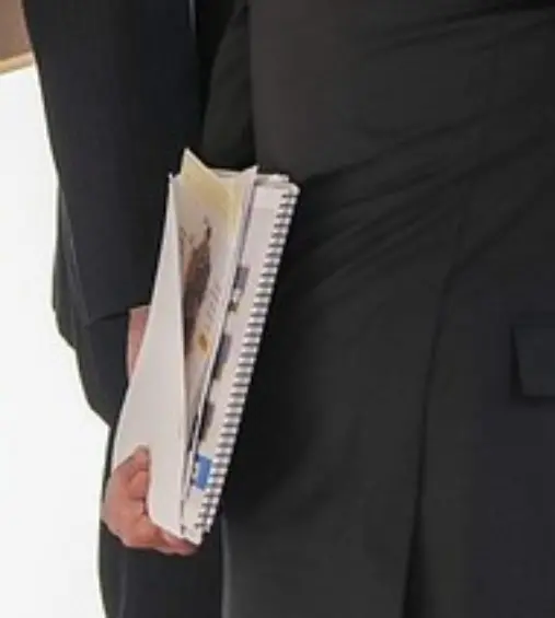 Extracto de la imagen del presidente Petro con la carpeta que portaba en el saludo con Donald Trump. Foto: Presidencia.