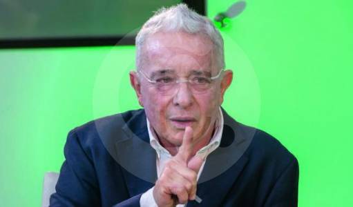 ¿Por qué, después de 30 años, la Fiscalía mueve el expediente contra Uribe?