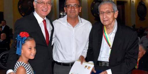 Don Héctor Rivera (a la derecha) nació en la ciudad de Ibagué en 1930. FOTO: CORTRSÍA EL NUEVO DÍA.