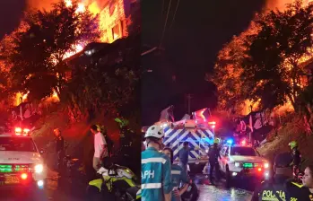 Las llamas se extendieron por todo el lugar dejando daños en el techo y las paredes de las viviendas. FOTO: Cortesía Denuncias Antioquia