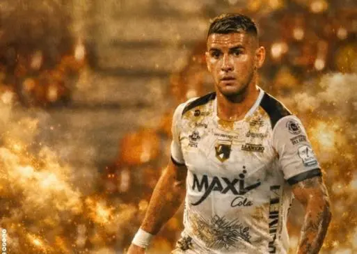 Este es el jugador involucrado en el accidente de tránsito que dejó una persona muerta en Villavicencio. Marlon Sierra está en libertad a la espera de la investigación de las autoridades. FOTO TOMADA X @ClubLlanerosFC