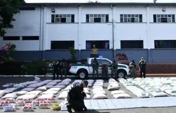 El material incautado desplegado en uno de los patios de un comando policial. FOTO: Cortesía