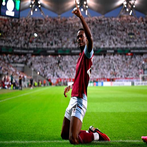 El festejo de Jhon Durán tras su nuevo tanto con el Aston Villa. FOTO @europacnfleague