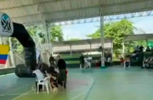 Este es el colegio Alto Cimitarra, uno de los que se ha tenido que desescolarizar por los combates cercanos. IMAGEN TOMADA DE VIDEO