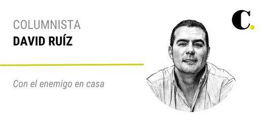 Con el enemigo en casa