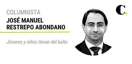 Jóvenes y niños llevan del bulto