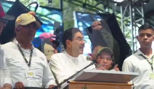Cepeda hizo “tarimazo” en Sincelejo, pese a que ya entró en vigor norma que prohíbe concentraciones masivas de campaña