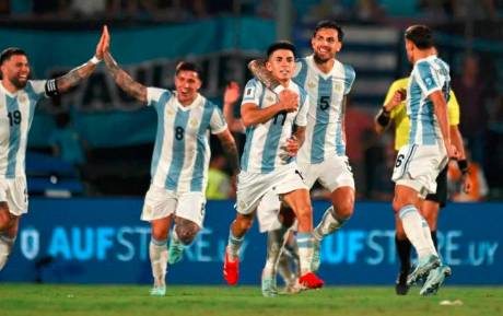 El festejo del gol de Thiago Almada con el que Argentina venció a Uruguay. FOTO GETTY