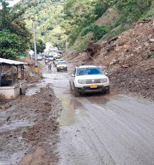La vía entre Bolombolo y Santa Fe de Antioquia presenta paso a un carril a la altura de El Morrón. FOTO: Cortesía Concesión Devimar.