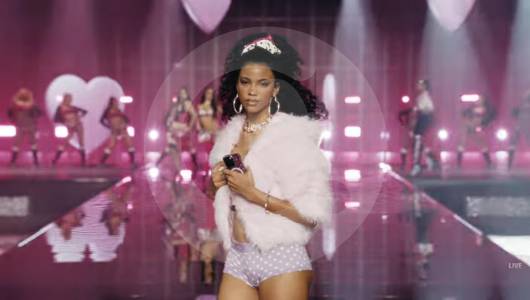 Video: Así le fue a la colombiana Honey Ordóñez en su debut en la pasarela de Victoria’s Secret