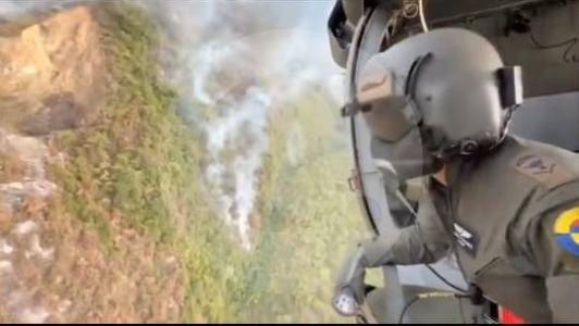 Por tierra y aire en Antioquia luchan contra voraz incendio que ajusta más de 36 horas