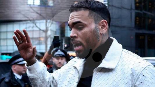 Chris Brown, ex de Rihanna, fue condenado en Londres: ¿de qué acusan al cantante de Run It?