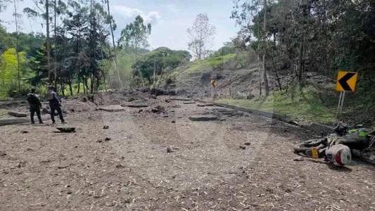 Disidencias de Farc usaron cilindro de gas como señuelo para atentado mortal en la vía Panamericana