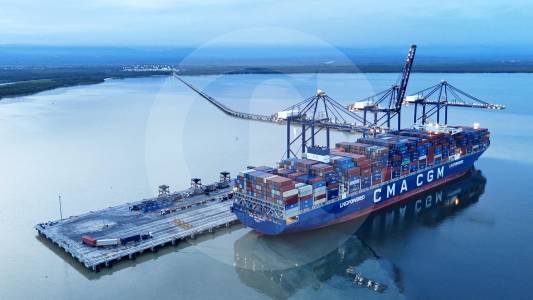 Hito para Puerto Antioquia: recibe el buque más grande que ha llegado a su terminal, el Neo-Panamax