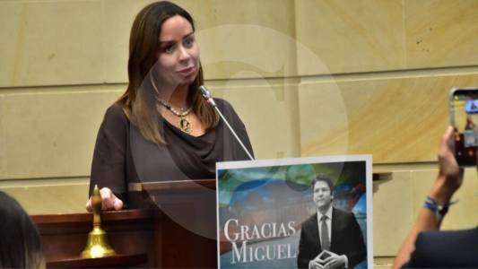 Cambiaron esquema de seguridad a la esposa de Miguel Uribe Turbay por riesgo de infiltración