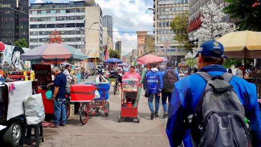 Alcaldía de Bogotá defiende decreto que restringe ventas informales en espacio público