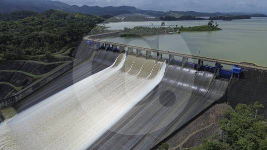 Generadoras de energía deberán entregar el 2% de sus ventas al Gobierno para atender ola invernal