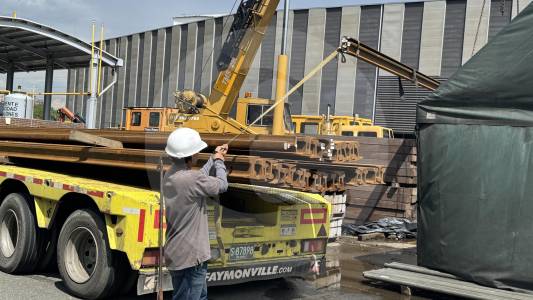 Desde Austria por mar: así llegaron los nuevos rieles para el mantenimiento de la vía férrea en el Metro de Medellín
