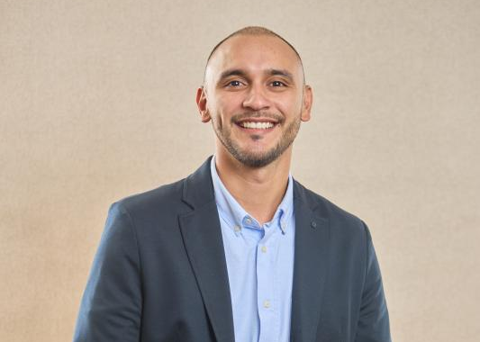 Juan Pablo Morales, director administrativo (e) de Comfenalco Antioquia, aseguró que la caja inició el proceso de desintervención, aunque continuará bajo vigilancia especial hasta restablecer plenamente su gobierno corporativo. FOTO CORTESÍA Comfenalco Antioquia