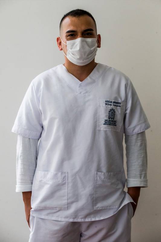 “La pandemia no distingue núcleo familiar”: Milton González, auxiliar de enfermería