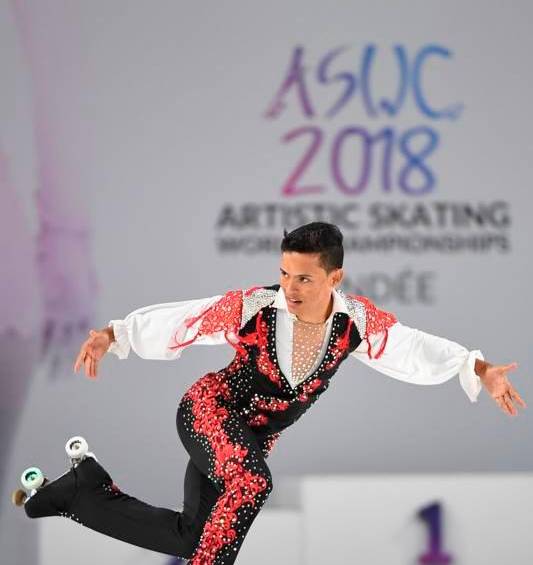 Brayan Carreño Ceballos, con toda su elegancia y habilidad sobre los patines, espera representar al país de la mejor manera en el Mundial de Ibagué. Está feliz de competir en casa. FOTO Colprensa
