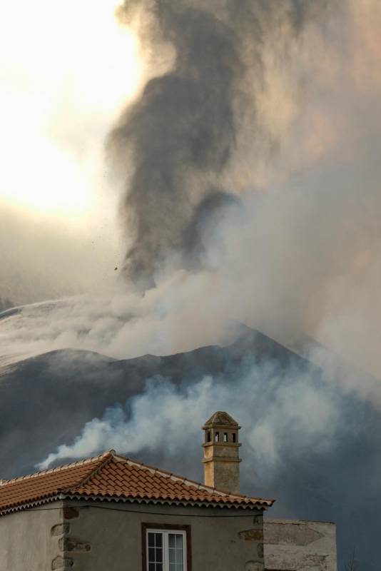 Desde el momento de la emergencia unas 7.000 personas tuvieron que ser desalojadas. Foto EFE