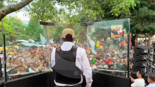 Las presidenciales en Colombia: haciendo campaña con temor a los atentados y moviéndose con hasta 40 escoltas