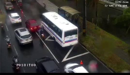 la Secretaría de Movilidad recomienda conducir con precaución, reducir la velocidad, mantener una distancia segura y encender las luces. Foto tomada de la cuenta X de la Secretaría de Movilidad