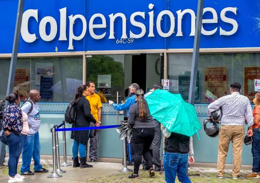 Colpensiones enfrenta un faltante de $5 billones para cubrir las mesadas de noviembre y diciembre de 2026. FOTO: Juan Antonio Sánchez