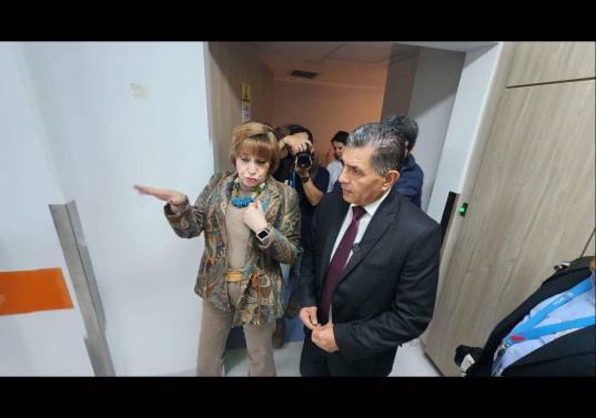 La directora del Instituto Nacional de Cancerología, doctora Carolina Wiesner, y el interventor de Nueva EPS, Jorge Iván Ospina. FOTO CORTESÍA