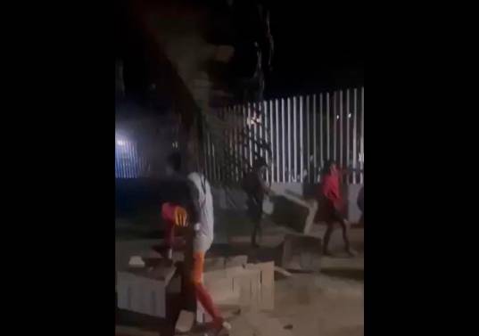 En video quedó captado el momento en el que personas destruyeron urnas y material de la Registraduría. FOTO CAPTURA DE VIDEO