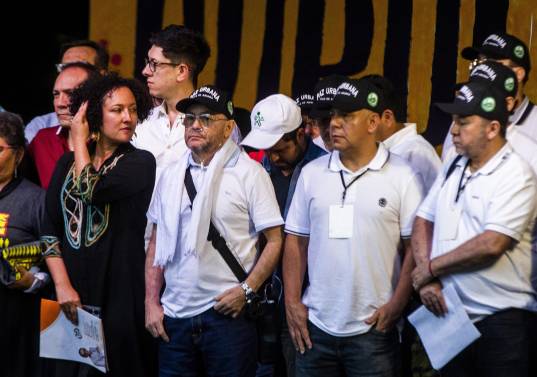 La senadora Isabel Zuleta participó del evento realizado en La Alpujarra en junio del año pasado, en el que los voceros de las estructuras armadas del Aburrá compartieron tarima con el presidente Gustavo Petro. Foto: El Colombiano